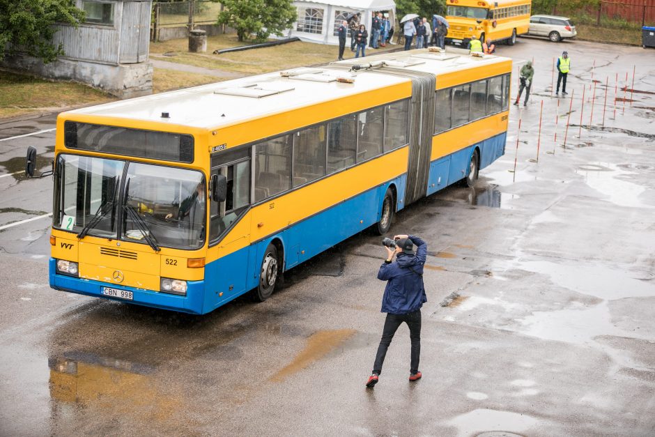 Sostinės viešojo transporto vairuotojai varžėsi meistriškumo varžybose