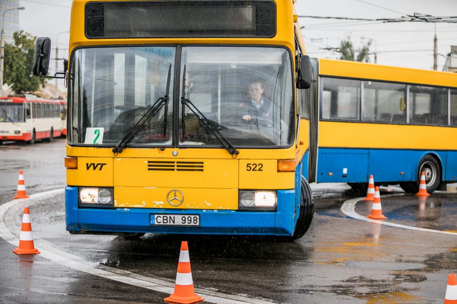 Sostinės viešojo transporto vairuotojai varžėsi meistriškumo varžybose