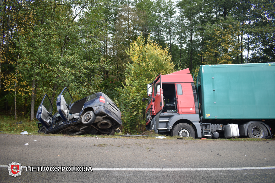 Sunkvežimio ir automobilio avarijoje netoli Kazlų Rūdos žuvo moteris