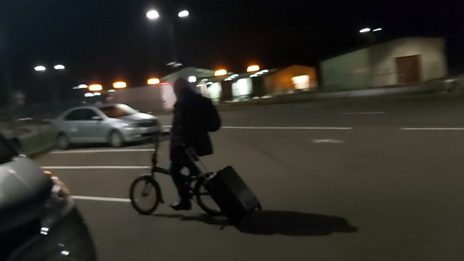 Į Lietuvą dviračiu įvažiavęs tadžikas lagamine turėjo pusę kilogramo heroino
