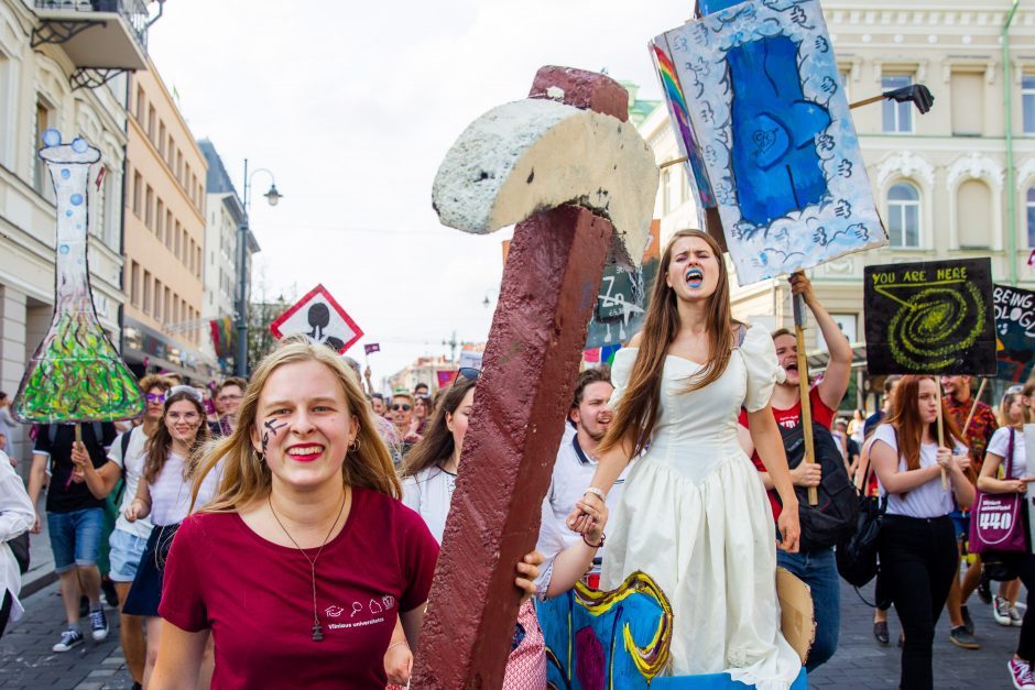 Įspūdinga eisena VU pradėjo naujuosius mokslo ir studijų metus