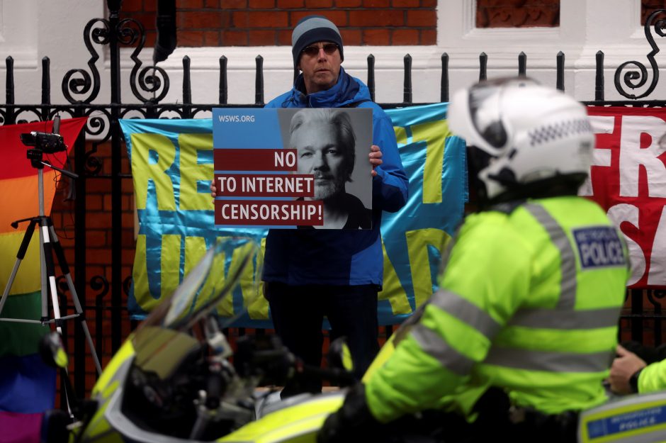 Leiboristų partijos lyderis: JK turėtų nepritarti J. Assange'o ekstradicijai