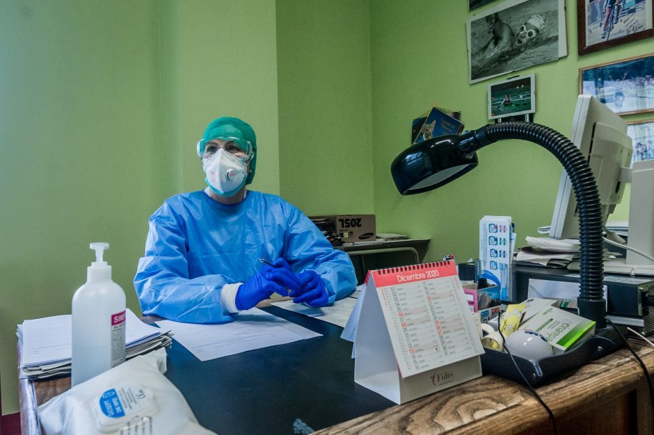 Ignalinos rajono meras: koronavirusu užsikrėtę medikai melavo apie kelionę, pacientus