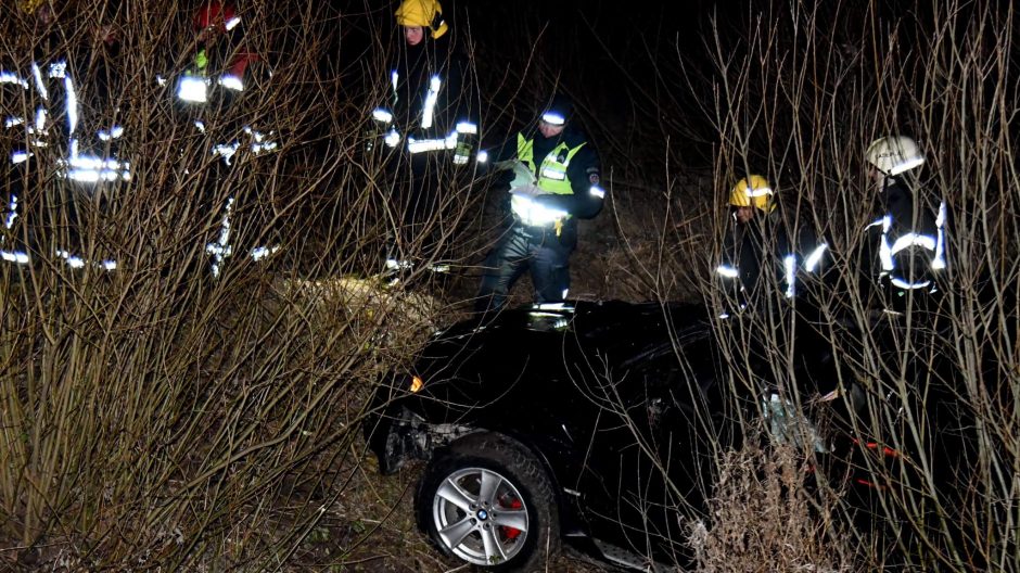 Skaudi BMW vairuotojo kelionė: sudaužė automobilį, pabėgo iš ligoninės