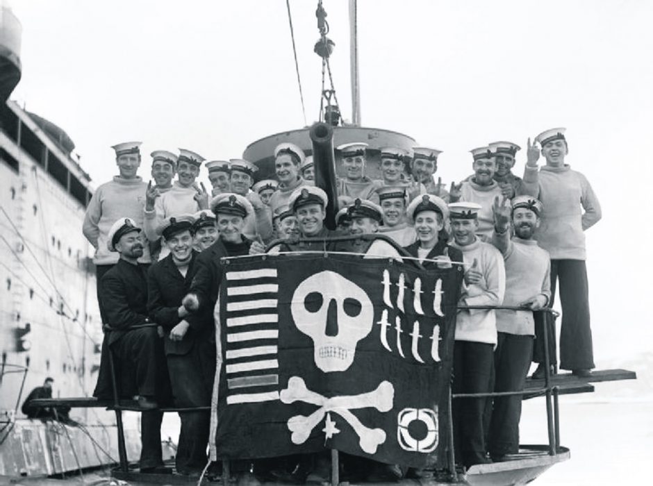 „Linksmasis Rodžeris“ – piratų vėliava povandeniniuose laivuose