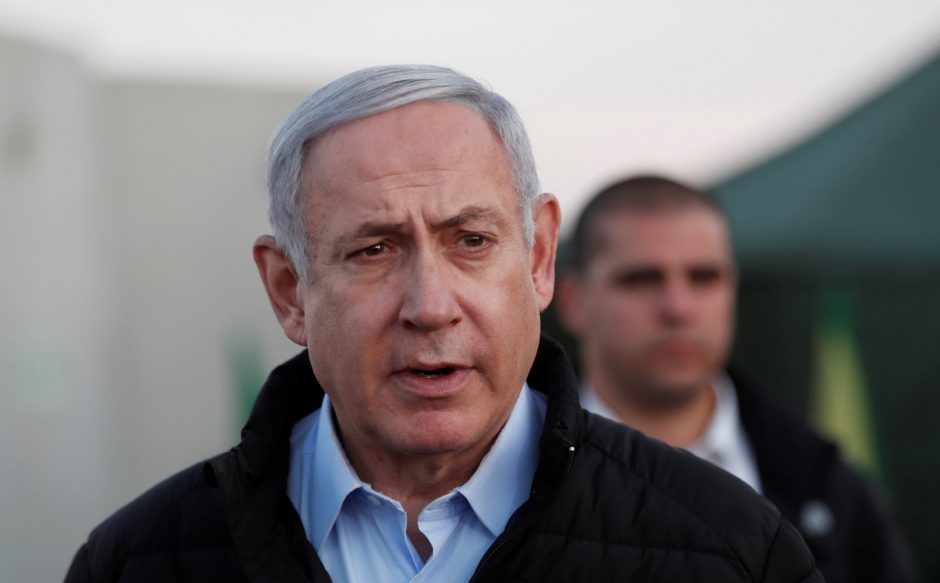 Izraelio teismas pradeda nagrinėti premjero korupcijos bylą