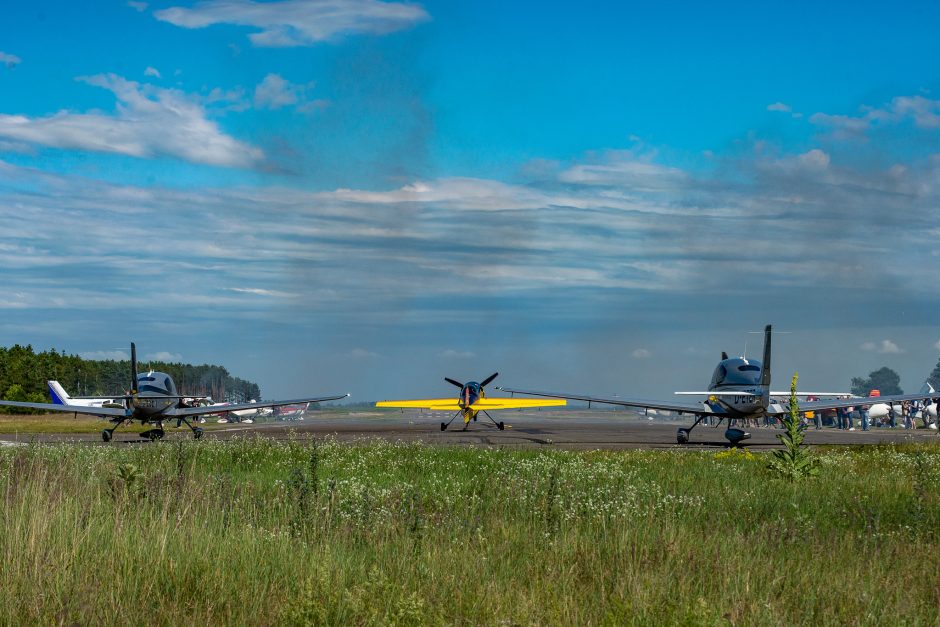 Nidoje – aviacijos šventė: netrūko įspūdingų pasirodymų ir žiūrovų