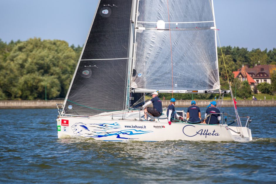 Įspūdingi vaizdai ir įtempta kova: Klaipėdoje startavo 52-oji „Kuršių marių regata“