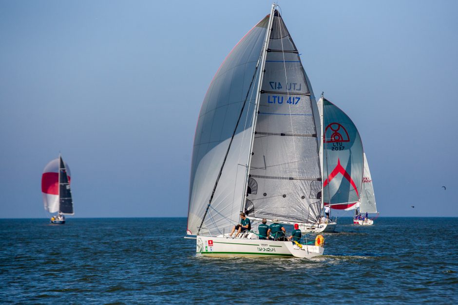 Įspūdingi vaizdai ir įtempta kova: Klaipėdoje startavo 52-oji „Kuršių marių regata“