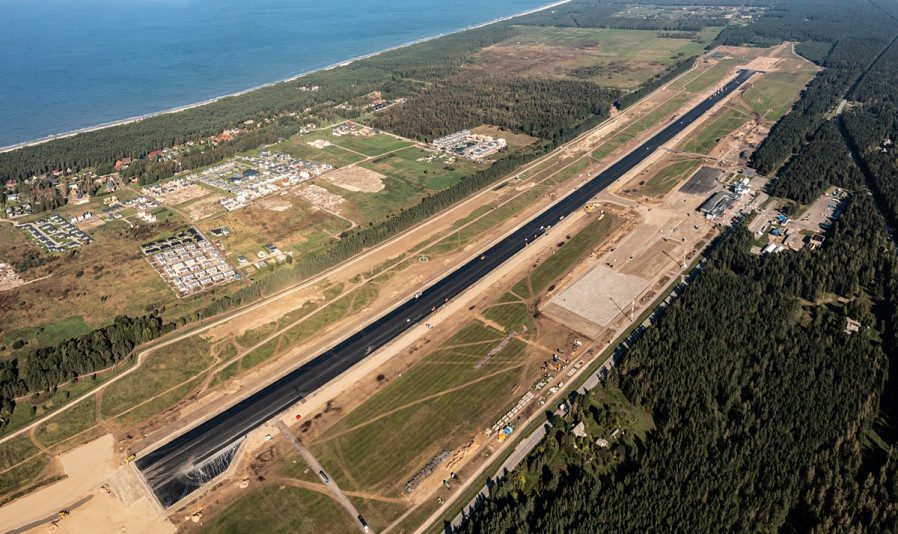 Palangos oro uostas švenčia: baigta kilimo ir tūpimo tako rekonstrukcija