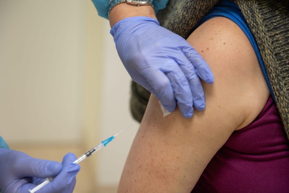 Klaipėdiečiai nuo 18 metų kviečiami skiepytis „Vaxzevria“ vakcina