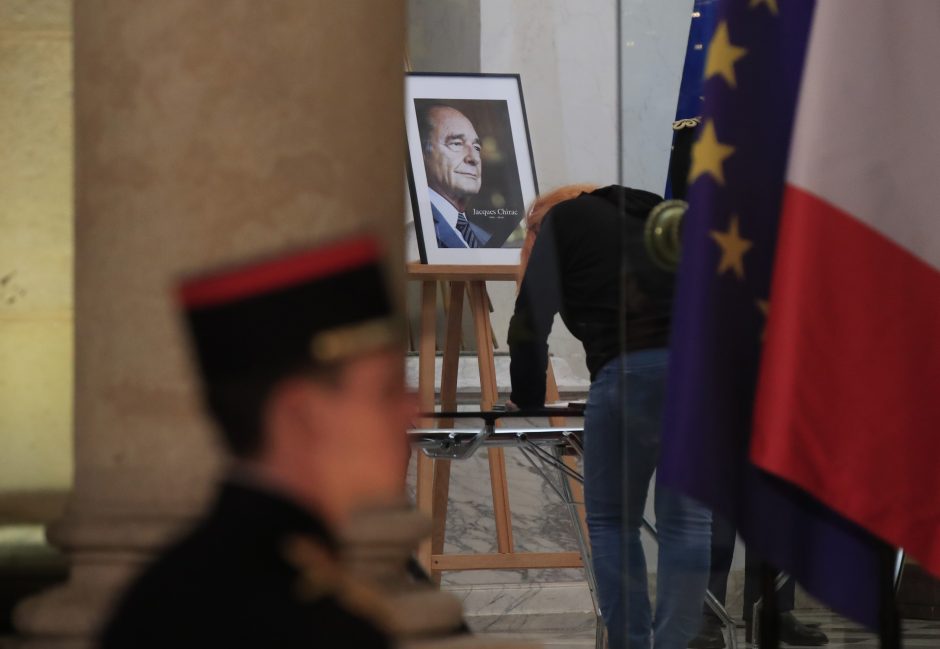 Paaiškėjo, kada Paryžiuje įvyks vieša atsisveikinimo ceremonija su J. Chiracu