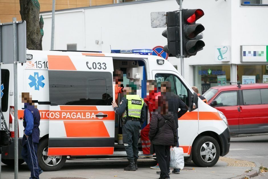 Vilniuje automobilis partrenkė į kelią išbėgusį devynmetį: vaikas paguldytas į ligoninę