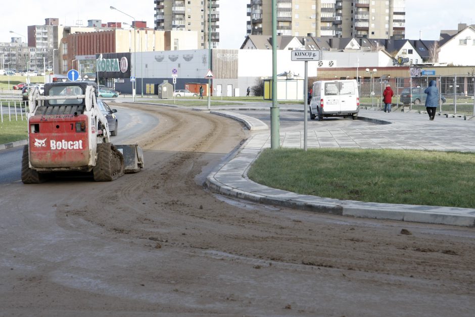 Statybininkai nepasimoko: Vingio gatvė teršiama toliau