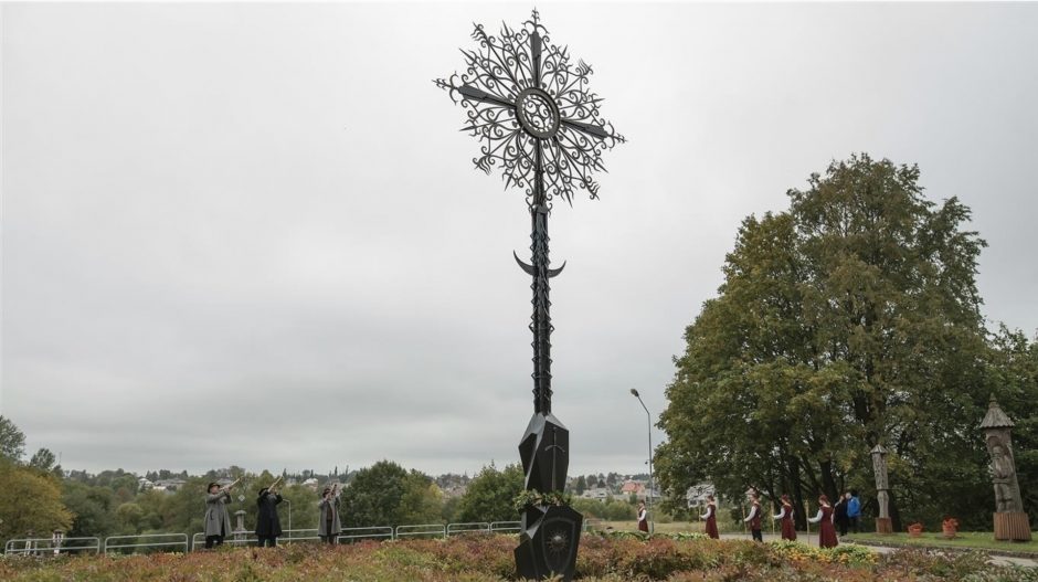 Tauragėje pasiektas rekordas – pastatyta aukščiausia Lietuvoje Saulės skulptūra