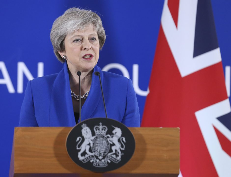 Britų premjerė Th. May bandys įtikinti šalį pritarti „Brexit“ susitarimui