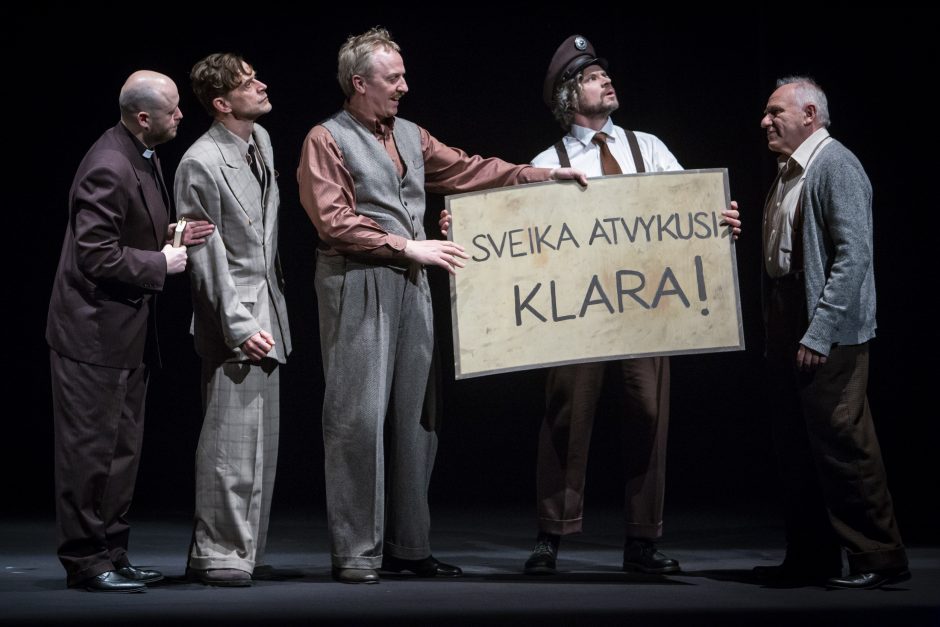 „Senos damos vizitas“ – A. Giniočio debiutas Nacionaliniame Kauno dramos teatre