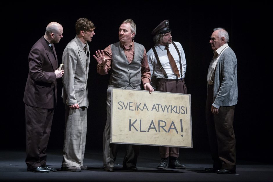 „Senos damos vizitas“ – A. Giniočio debiutas Nacionaliniame Kauno dramos teatre