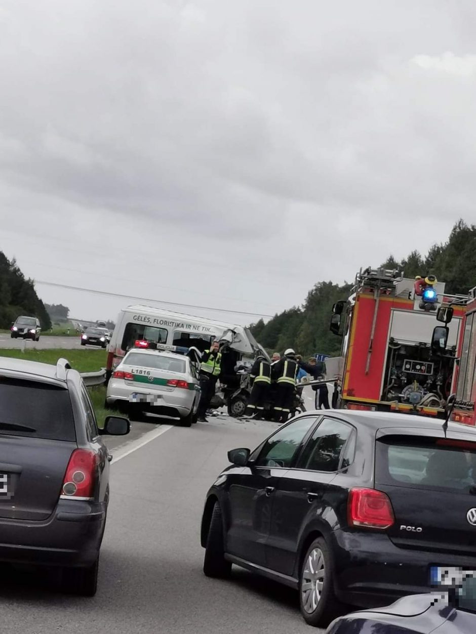 Į avariją autostradoje prie Gargždų pateko pareigūnų automobilis: yra sužeistųjų