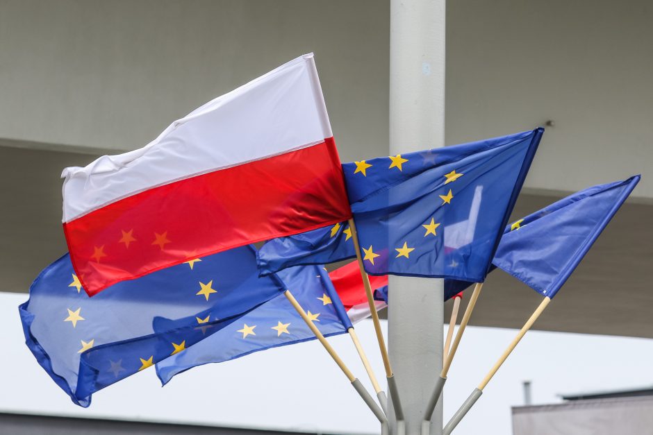 Ekonomistas: Lenkijos prezidentui laimėjus antrą kartą, santykiai su ES liks įtempti