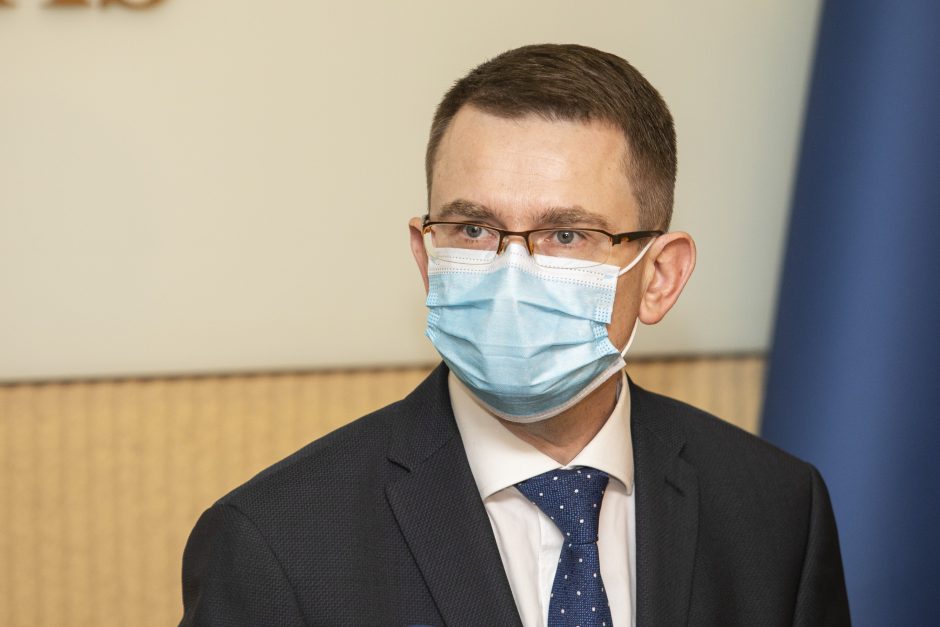 A. Dulkys sako dar nesusipažinęs su ekspertų nuomone dėl „Pfizer-BioNTech“ antros dozės vėlinimo