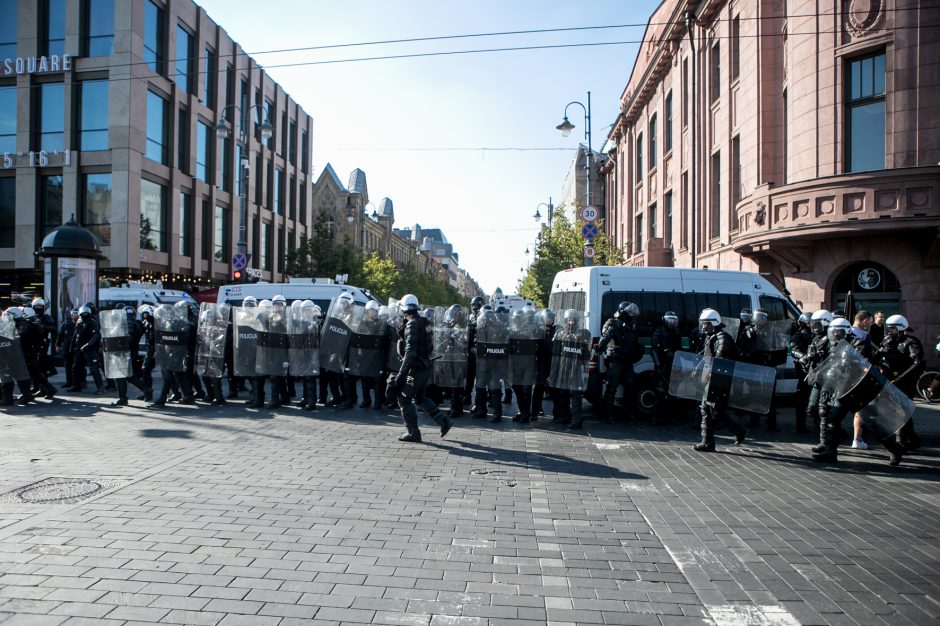 Policija: visi per mitingą Vilniuje ir po jo sulaikyti asmenys yra paleisti