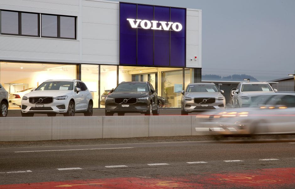 „Volvo“ atšaukia daugiau nei pusę milijono automobilių visame pasaulyje