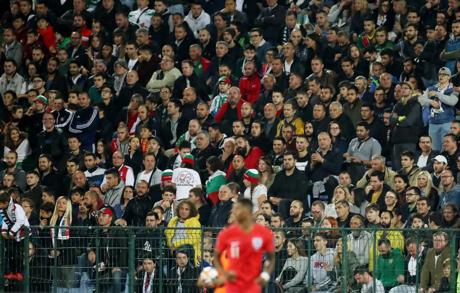 Po kilusio rasizmo skandalo atsistatydina Bulgarijos futbolo sąjungos prezidentas