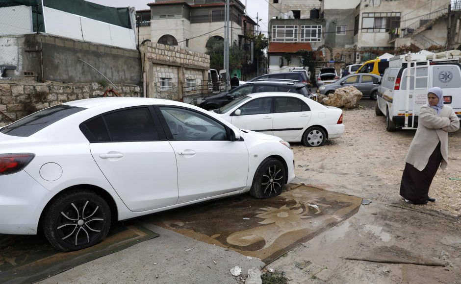 Jeruzalės palestiniečių rajone nuniokota daugiau kaip 160 automobilių