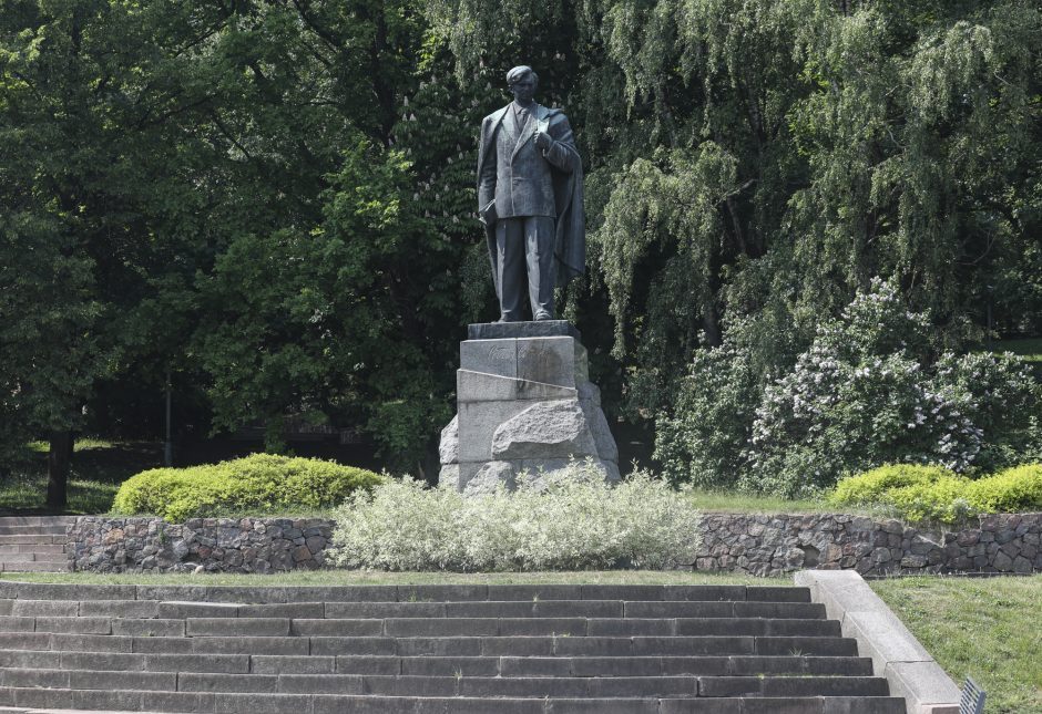 Paveldosaugininkai spręs dėl P. Cvirkos paminklo ir aikštės likimo Vilniuje