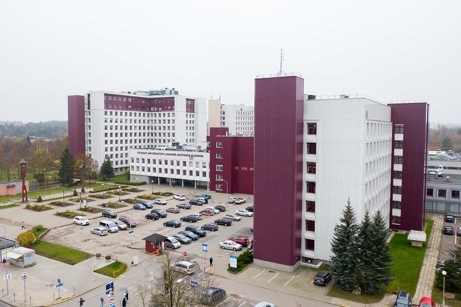 Santaros klinikos medikams sumokėjo beveik 8 mln. eurų padidintų algų