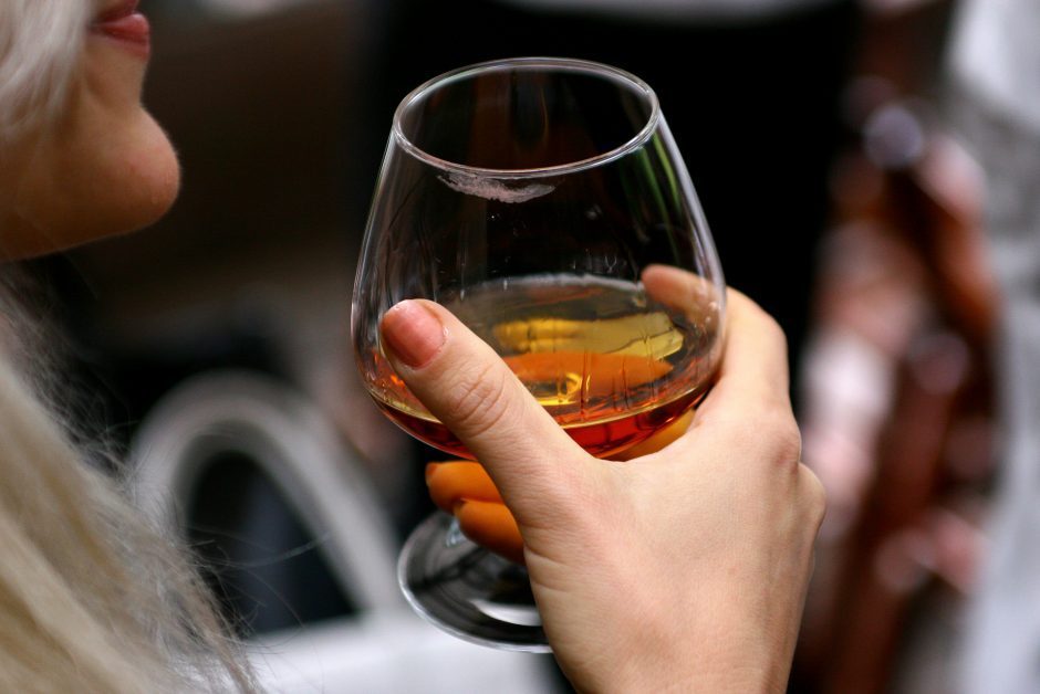 Oficialu: Latvija sumažino akcizą stipriajam alkoholiui