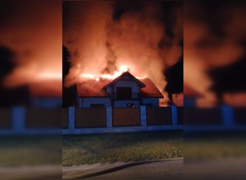 Naktį Panevėžio rajone kilo gaisras: liepsnojo namas ir automobilis