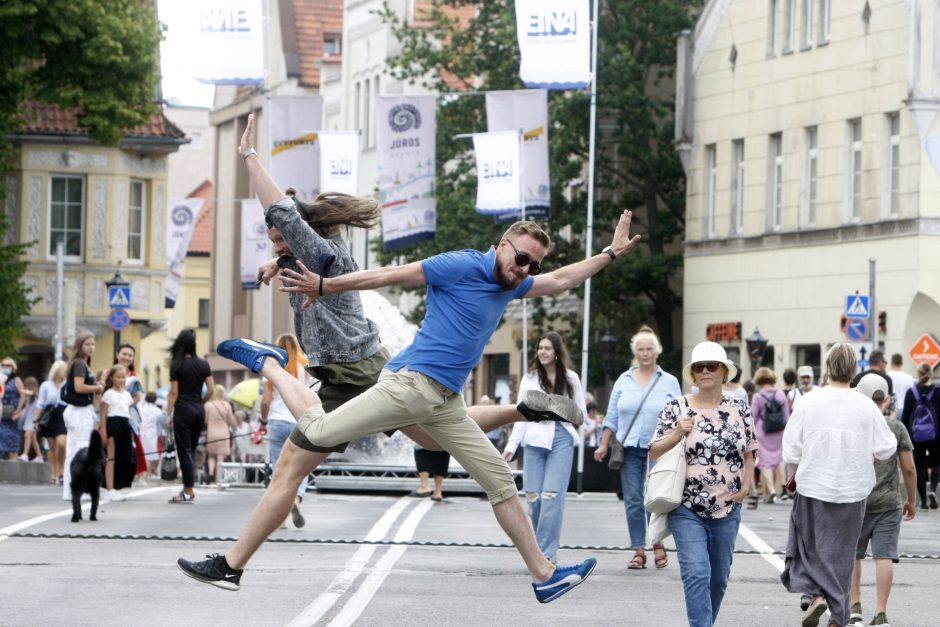 Uostamiestyje nuvilnijusi Jūros šventė – tradicinė, bet nauja