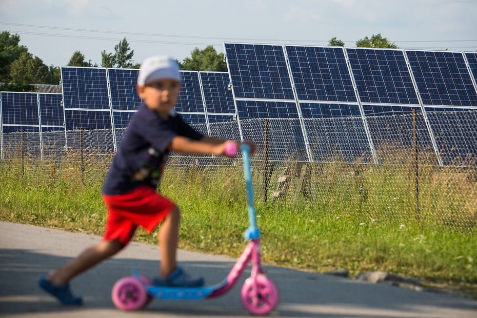 Saulės elektrinės – ant mokyklų stogų