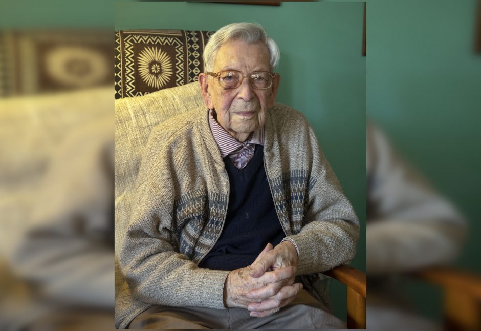 Mirė seniausias pasaulyje vyras – 112 metų britas B. Weightonas