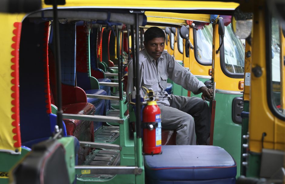 Indijos sostinėje – transporto streikas dėl padidintų baudų pažeidėjams