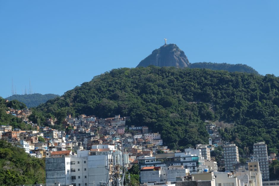 Pažinti Rio de Žaneirą: šlovinga Marakana, pavojingos bangos ir nuotrauka su Kristumi