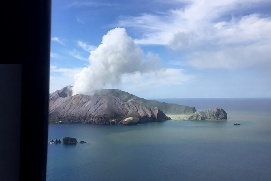 N. Zelandijos policija pradėjo tyrimą dėl mirčių per ugnikalnio išsiveržimą 