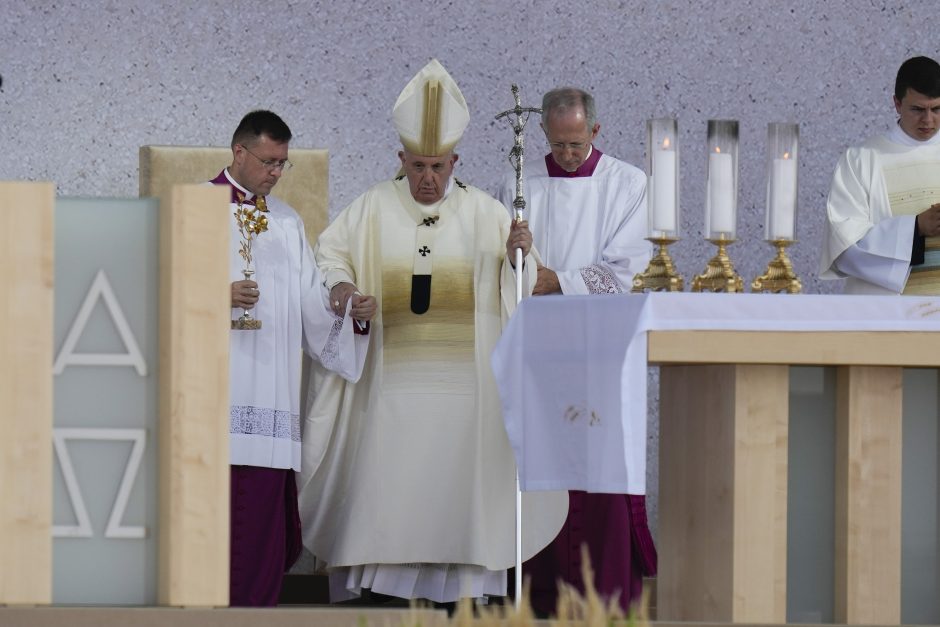 Užbaigdamas kelionę Slovakijoje popiežius ragina atverti širdis atjautai