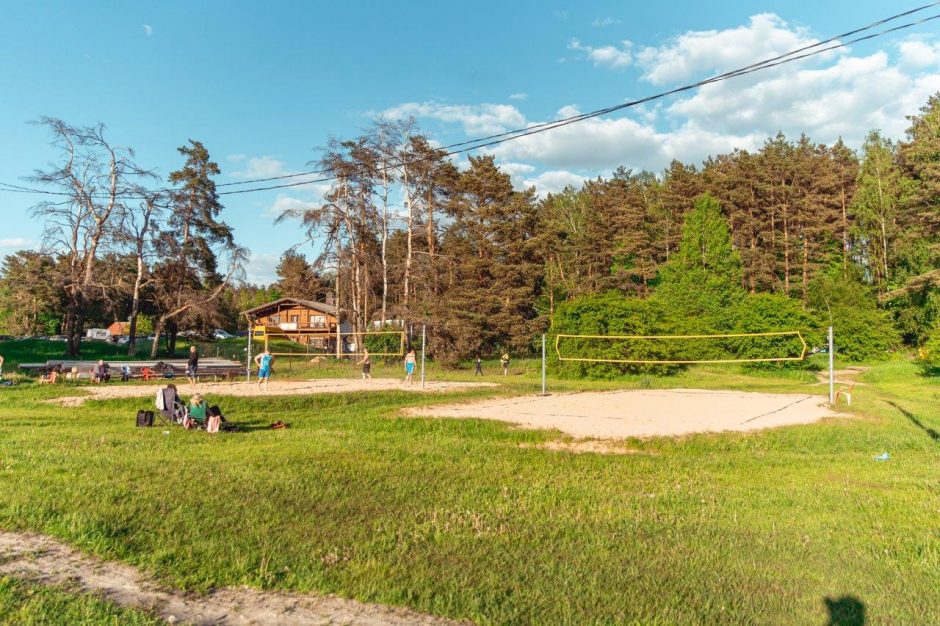 Vilnius kviečia vasarą ilsėtis aktyviai: pasižvalgykite po sporto aikšteles sostinės paplūdimiuose 