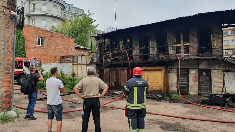 Ugniagesius ant kojų sukėlė gaisras Laisvės alėjoje