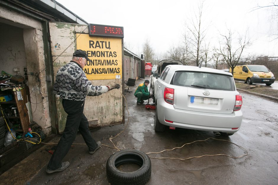 Aplinkosaugininkai visą balandį tikrins automobilių dirbtuves