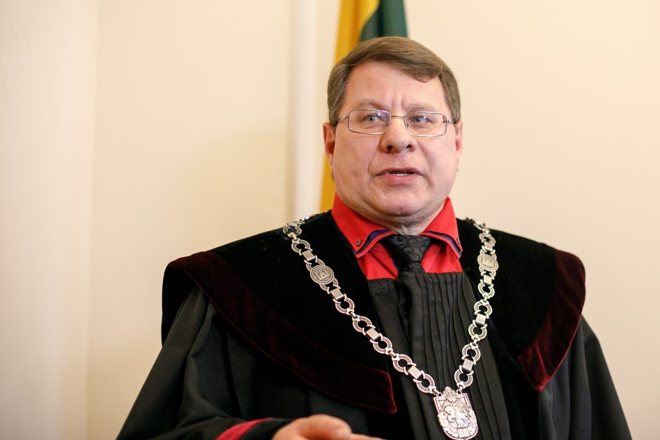 Kauno apygardos teismas prašo perduoti eksteisėjo R. Grigo bylą kitam teismui