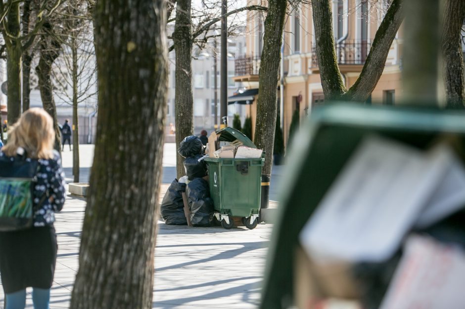 Neatsakingumo viršūnė: po mugės – prišnerkštas naujasis Laisvės alėjos grindinys