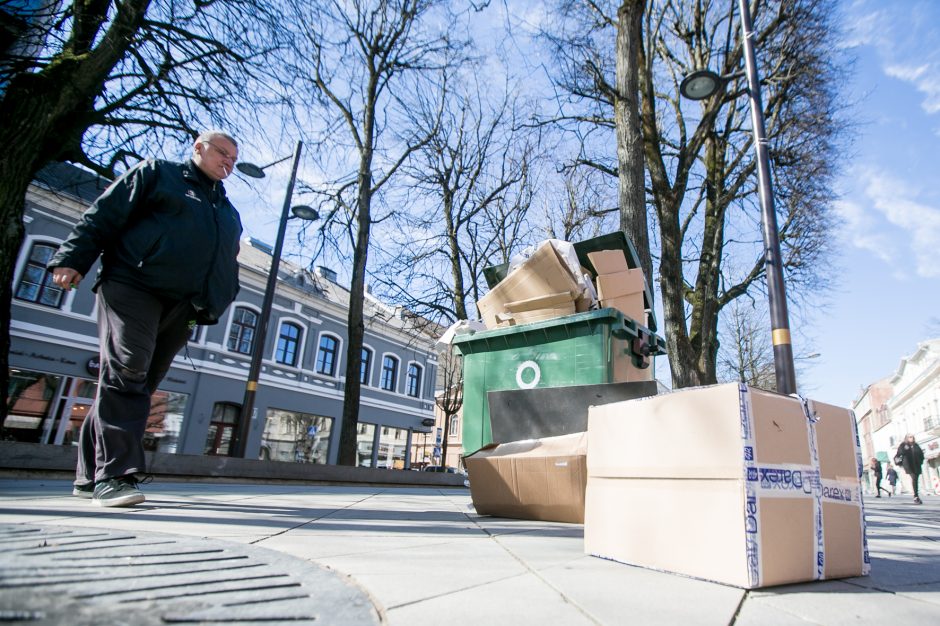 Neatsakingumo viršūnė: po mugės – prišnerkštas naujasis Laisvės alėjos grindinys