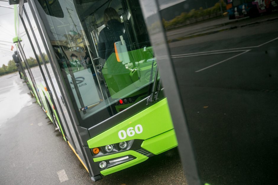 Incidentas Petrašiūnuose: dingus elektrai sustojo troleibusai