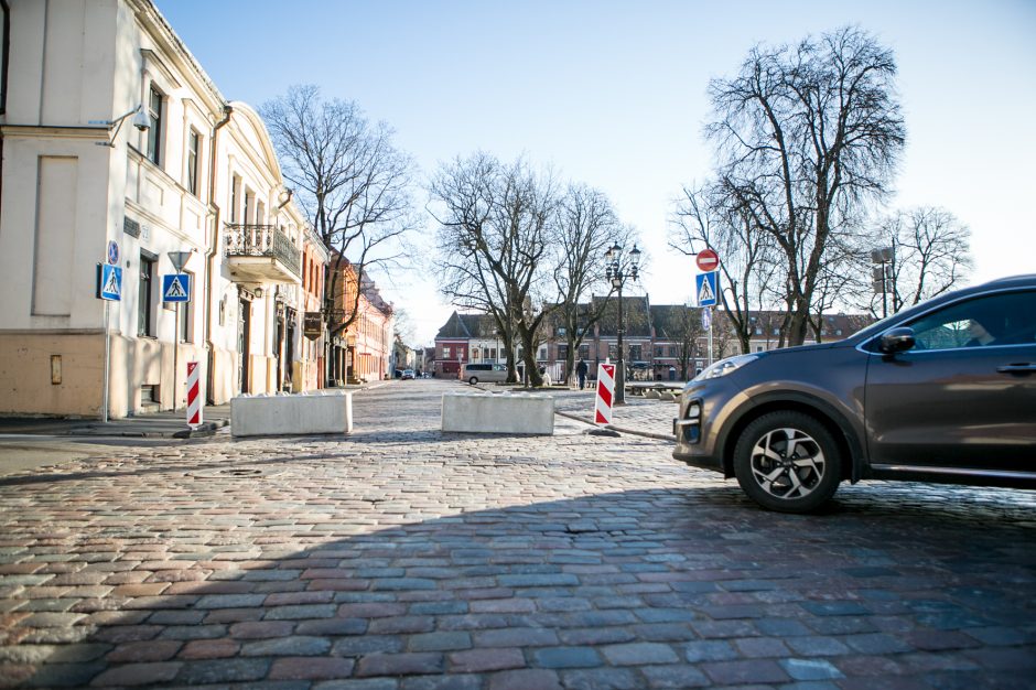 Rotušės aikštėje – eismo pokyčiai: vairuotojai sukti ratų čia negalės