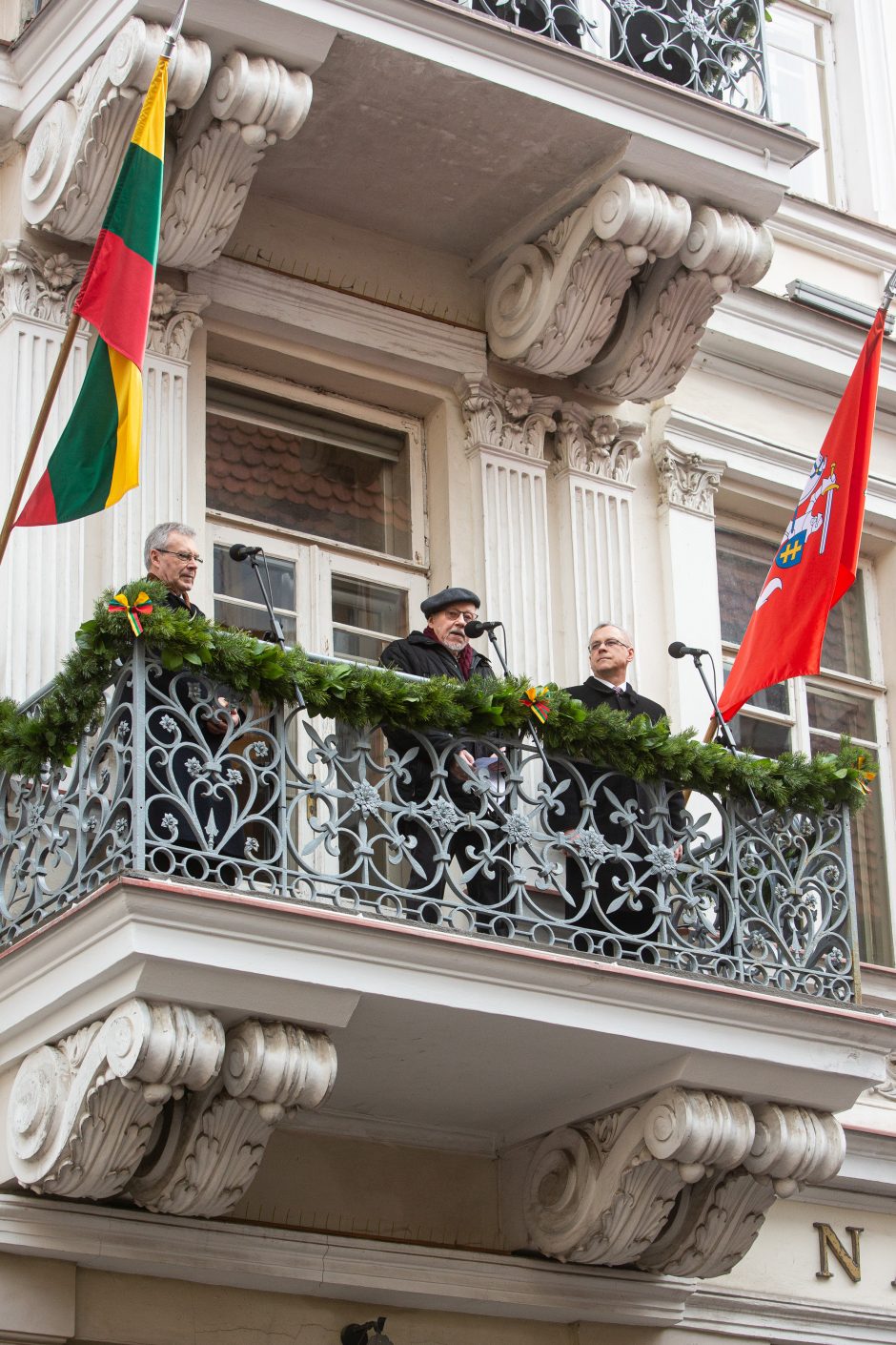 Vasario 16-osios minėjimas prie Lietuvos nepriklausomybės signatarų namų