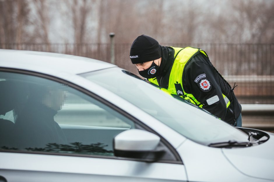 Kauno centre įkliuvo neblaivus vairuotojas: patikrinus „Toyota Prius“ rasta narkotikų